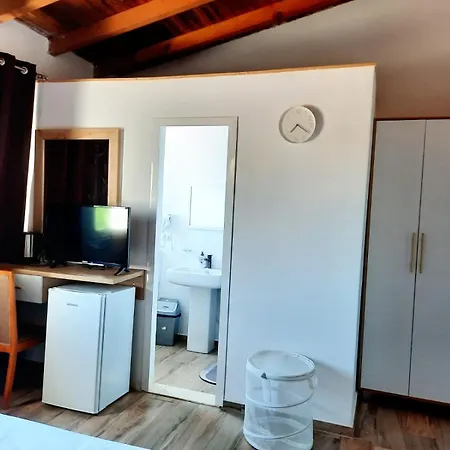 Hotel Alavana *